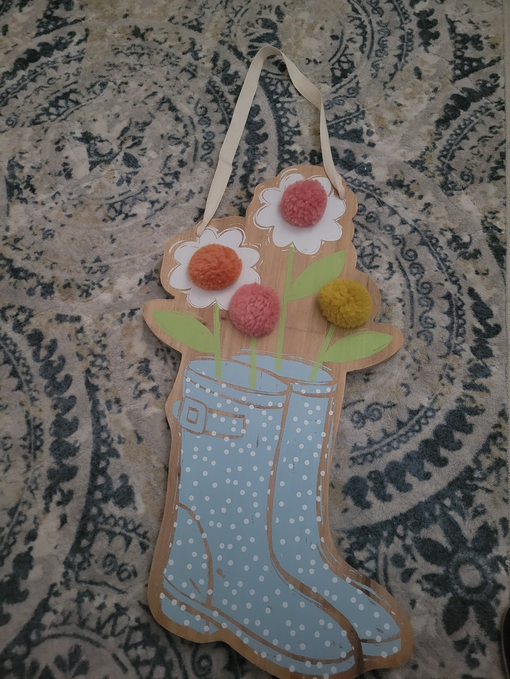 NWT Demdaco Spring Rain Boots Floral Blue 22×12 Neutral Wood Grain Door Hanger.